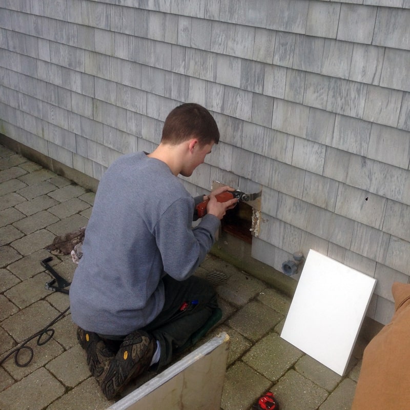 Employee Using Oscillator